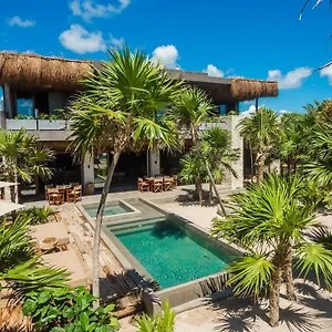 Beachfront In Tankah Bay , Tulum México